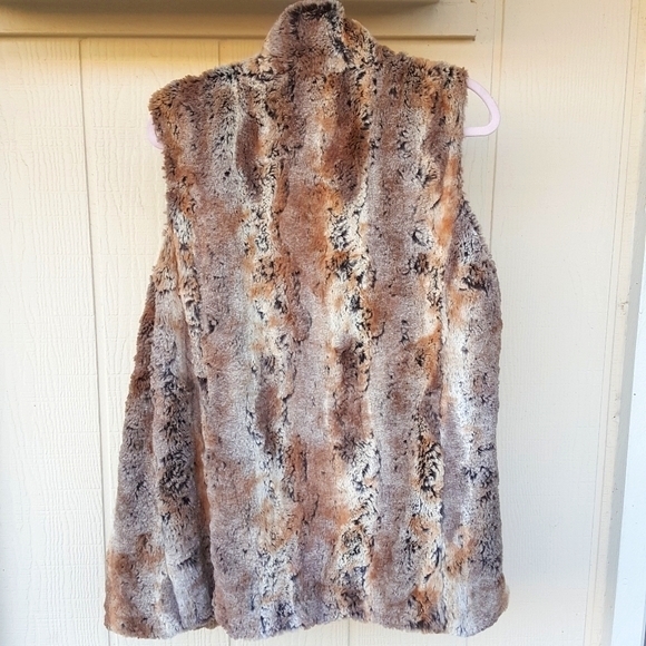 🔥LAST CHANCE!! DONATING!!🔥 L ERIN LONDON BROWN & TAN FAUX LEATHER PELT VEST - Picture 3 of 8